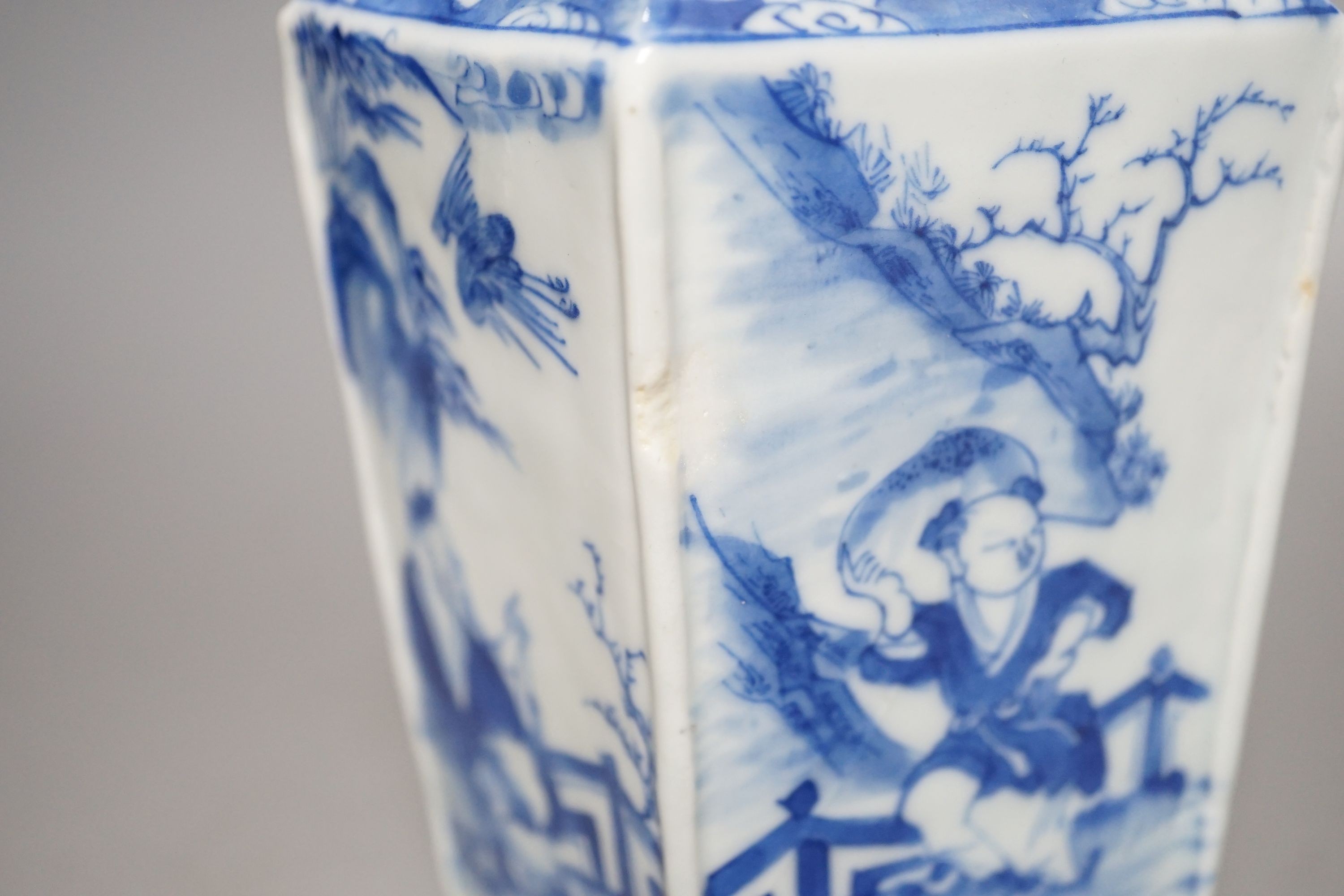 A Chinese blue and white diamond shaped vase, late 18th/ early 19th century vase, 21.5 cms high.